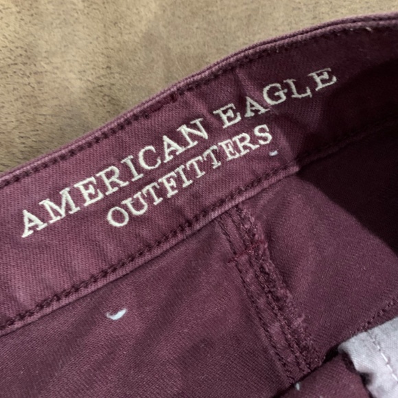 American Eagle Maroon Distressed Denim Shorts - Size 6 - Picture 3 of 4